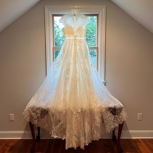 MELISSA SWEET WEDDING DRESS NWT COLOR: IVORY -MOCK NECK CAP SLEEVE. BEAUTIFUL!!